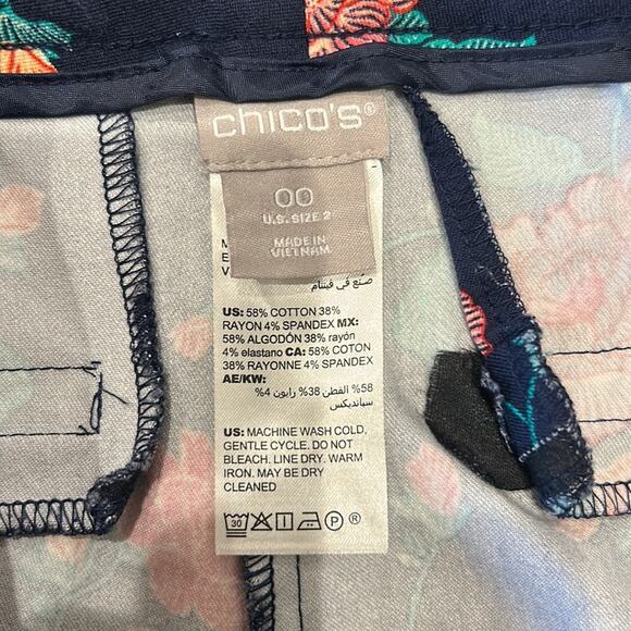 Chico's Women's Secret Stretch Crop Pants Floral Navy Size 2 - Picture 7 of 7